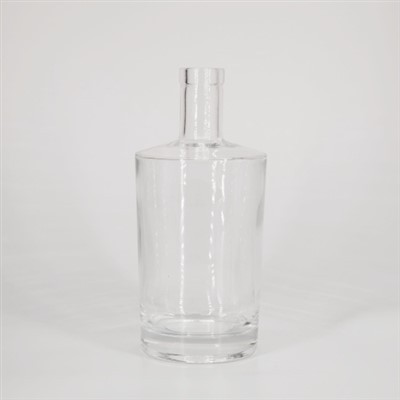 Botol glas bilong wiski we i gat silindrikal
